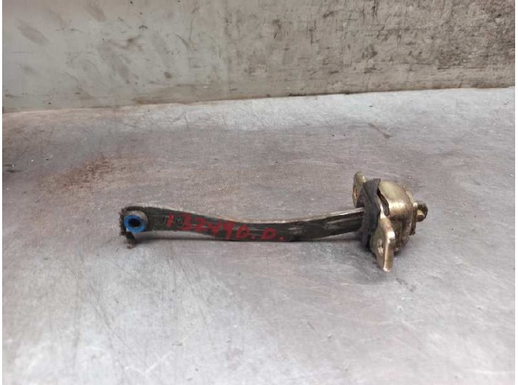 Replacement door retainer for Nissan Vanette Cargo 2.3 Diesel OEM IAM reference 904712C200 