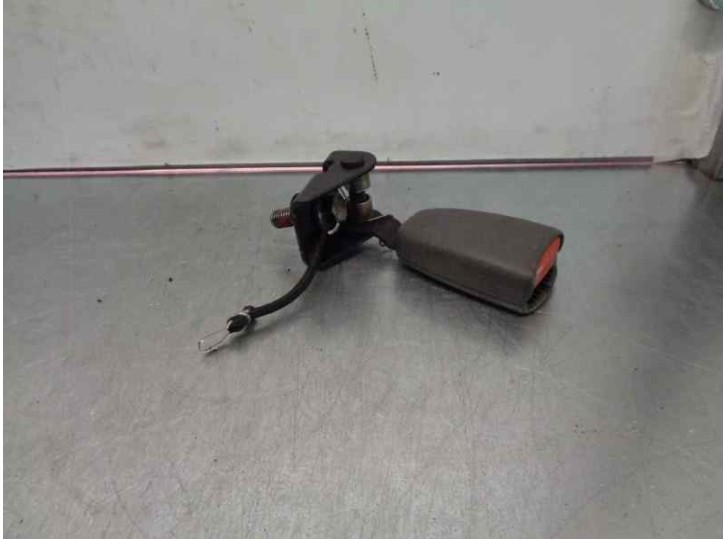 Recambio de enganche cinturon para volvo v70 familiar 2.5 turbodiesel referencia OEM IAM 9191996 