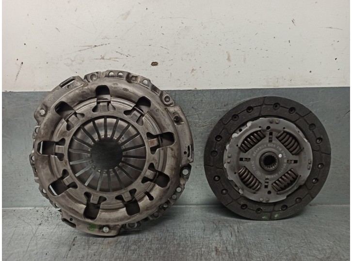 Recambio de kit embrague para ford fiesta berlina 1.25 16v cat referencia OEM IAM 1041766 119014710 LUK