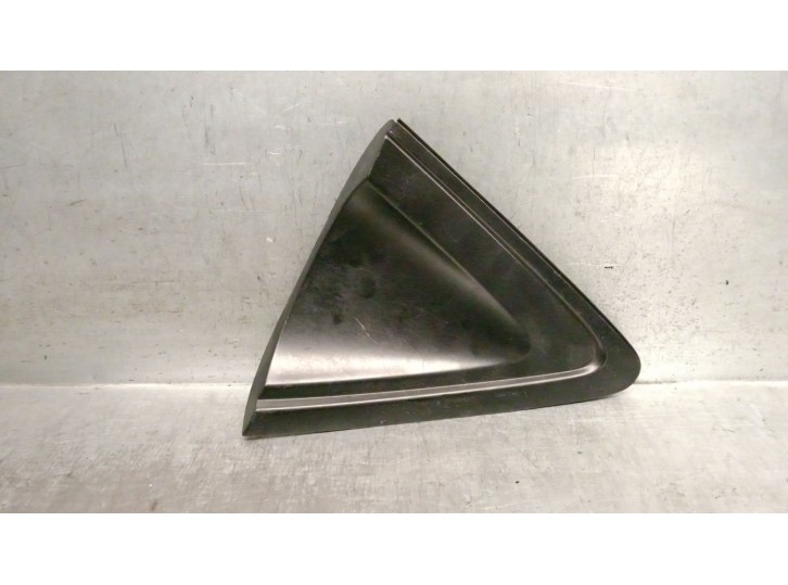 Recambio de molduras traseras para honda hr-v (ru) 1.5 (ru1) referencia OEM IAM L15B4  