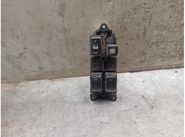 Replacement front left window switch for Toyota Corolla Verso (E12) 1.6 16V OEM IAM reference 8404013061 