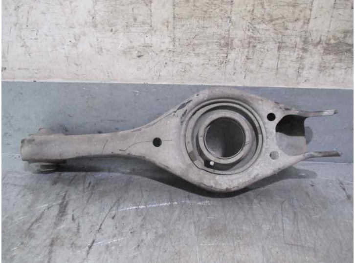 Recambio de brazo suspension inferior trasero derecho para hyundai i30 1.6 crdi cat referencia OEM IAM 552102H100  