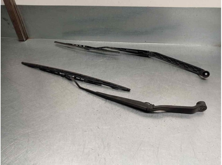 Recambio de brazo limpia delantero derecho para mitsubishi outlander (cu0w) 2.4 4wd referencia OEM IAM MN126534 