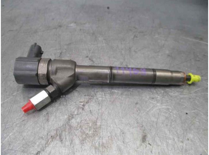Recambio de inyector para hyundai i30 1.6 crdi cat referencia OEM IAM 338002A900 0445110320 BOSCH