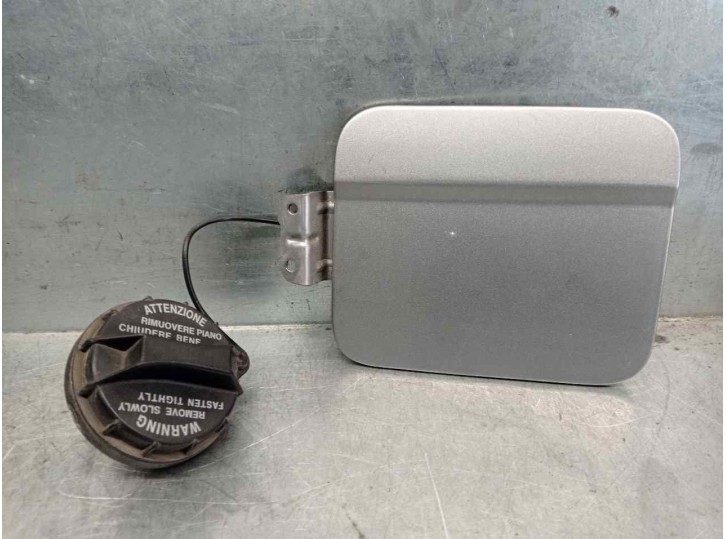 Replacement fuel filler flap for Kia Shuma II 1.6 CAT OEM IAM reference K2B142410 