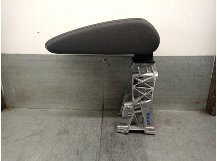 Recambio de apoyabrazos central para audi q2 (gab, gag) 1.0 tfsi referencia OEM IAM 81A864283B 81A864283B 433775053