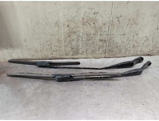 Recambio de brazo limpia delantero derecho para peugeot 308 1.6 blue-hdi fap referencia OEM IAM 9677256280  