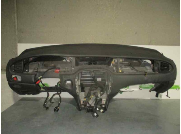 Recambio de salpicadero para jaguar s-type 3.0 v6 24v cat referencia OEM IAM XR842643ADZ NEGRO 