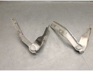 Replacement hood hinge for Seat Ibiza II (6K1) 1.9 TDI OEM IAM reference 6K0823301 6K0823301 