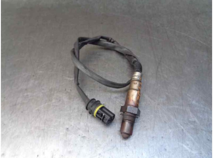 Replacement lambda sensor for Mercedes-Benz C-Class (W203) saloon 2.6 cat OEM IAM reference 0015400717 0258006179/180 BOSCH