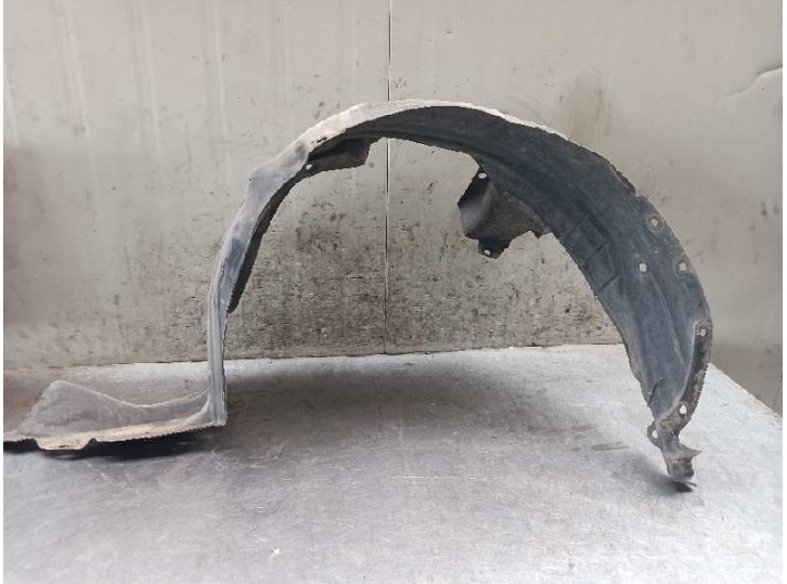 Recambio de paso rueda delantero izquierdo para mazda 323 berlina c/f/s (ba) 1.5 16v cat referencia OEM IAM BC1D56141H CESTA 15