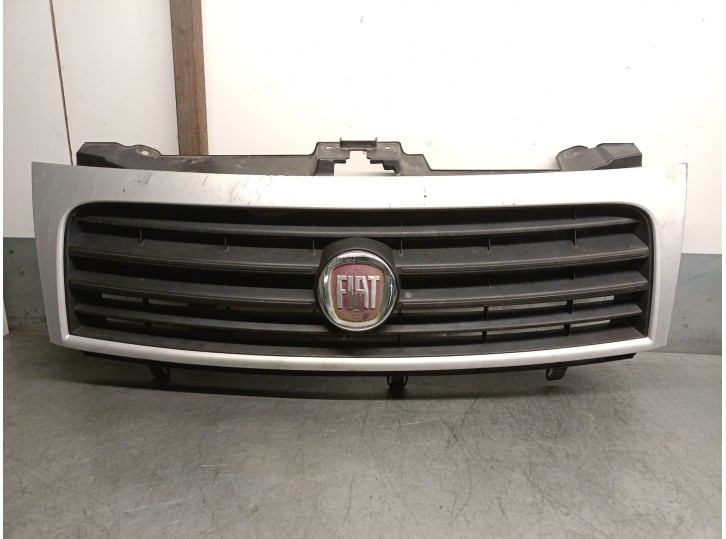 Recambio de rejilla delantera para fiat scudo combi (272) 1.6 jtdm cat referencia OEM IAM 1497652077  