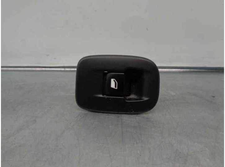 Recambio de mando elevalunas trasero derecho para peugeot 208 allure referencia OEM IAM 96751119ZD 