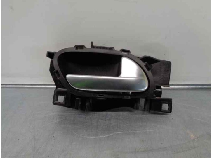 Recambio de maneta interior delantera derecha para peugeot 208 allure referencia OEM IAM 96555516VV  