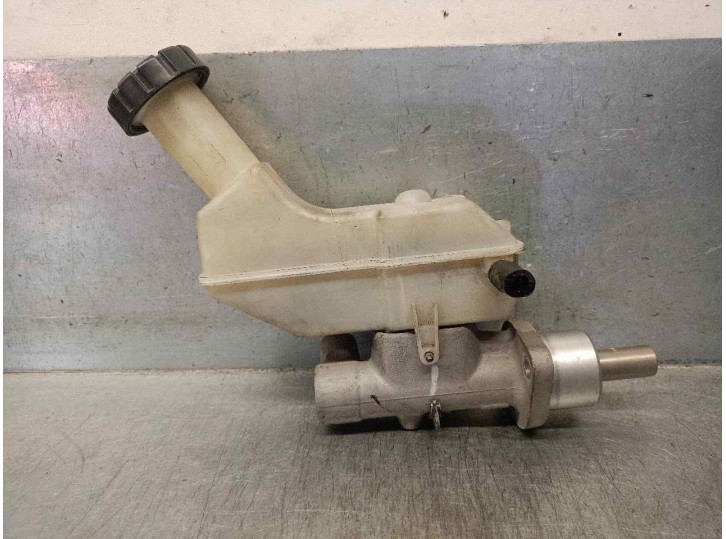 Recambio de bomba freno para renault clio iii 1.2 16v referencia OEM IAM 8200304083  