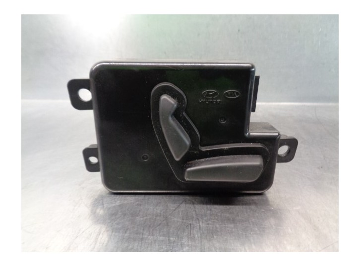 Recambio de mando asiento izquierdo para kia carnival 2.9 crdi cat referencia OEM IAM 889904D001  