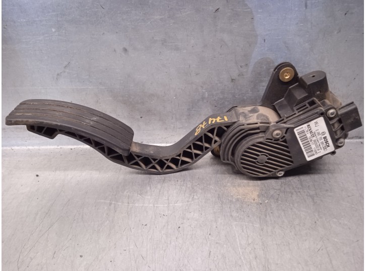 Recambio de potenciometro pedal para renault laguna iii 2.0 dci diesel cat referencia OEM IAM 180050001R 0280755085 BOSCH