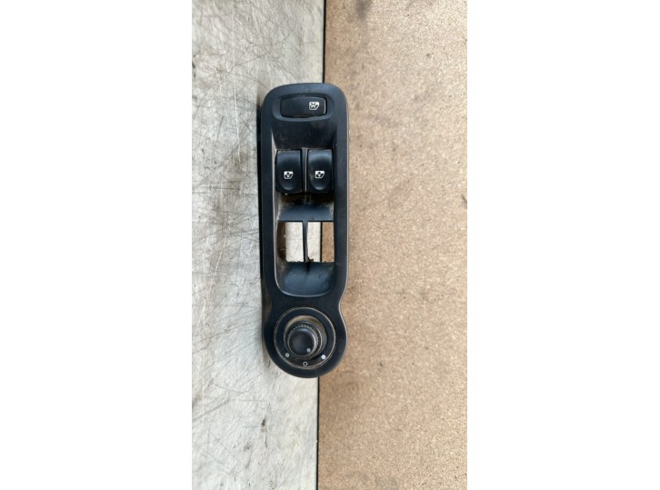 Replacement front left window regulator switch for renault grand modus 1.5 dci diesel cat OEM IAM reference 8200379694 