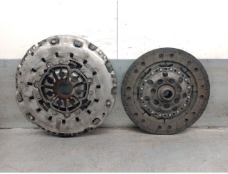 Recambio de kit embrague para renault megane ii station wagon (km0/1_) 1.9 dci referencia OEM IAM 124035910 302053536R 324036310