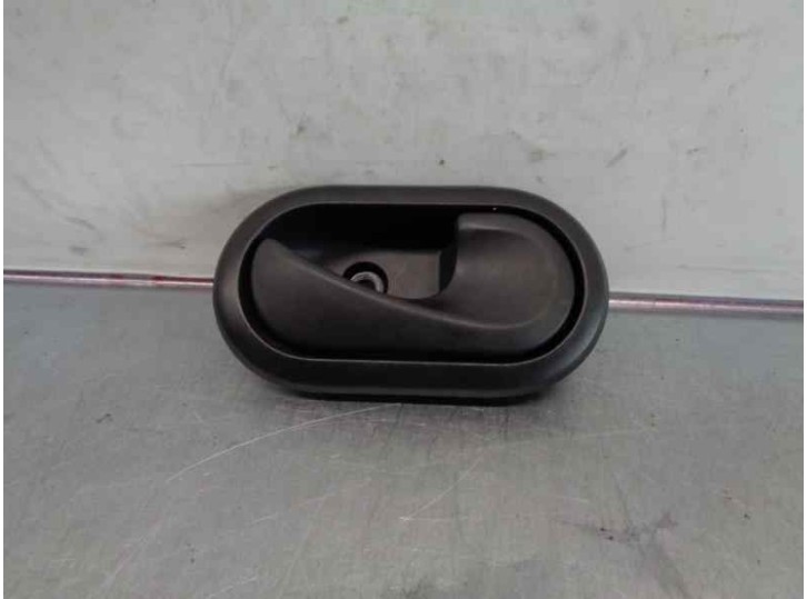 Recambio de maneta interior delantera derecha para dacia sandero 1.6 cat referencia OEM IAM 8200733847  