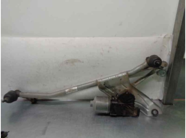 Recambio de motor limpia delantero para dacia sandero 1.6 cat referencia OEM IAM 8200619512 0390241544 BOSCH