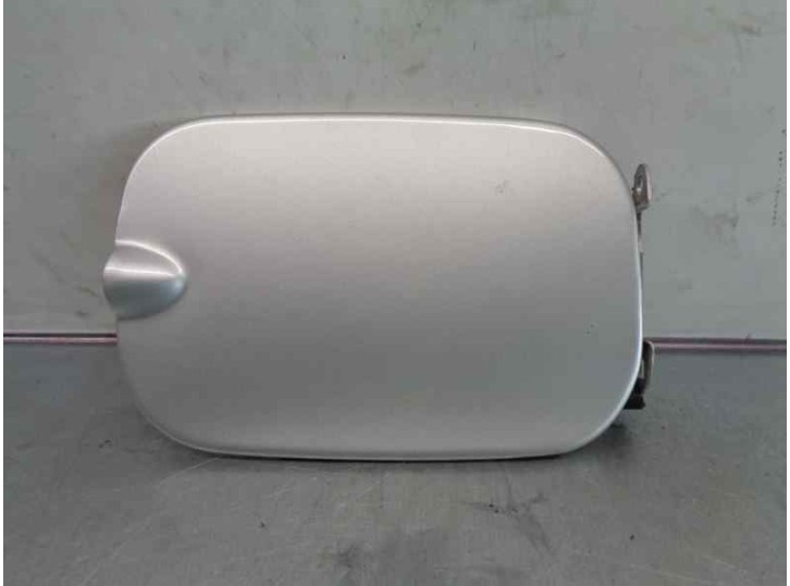 Recambio de tapa exterior combustible para dacia sandero 1.6 cat referencia OEM IAM 8200389403  