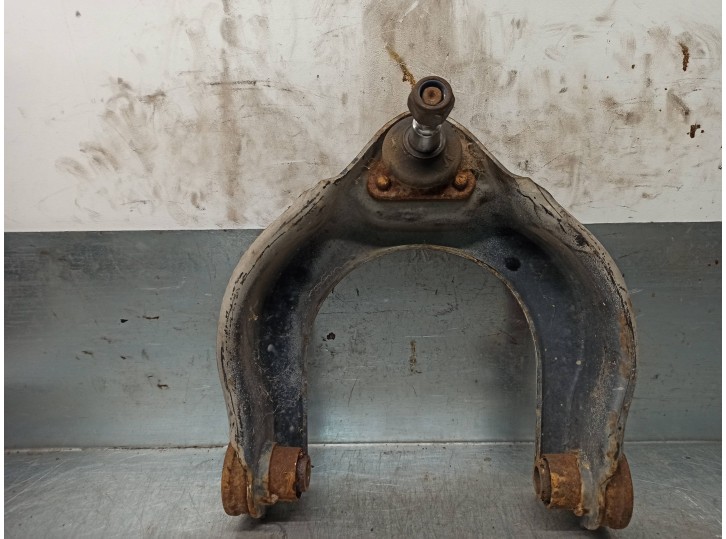 Recambio de brazo suspension superior delantero derecho para volkswagen t-3 caravelle 1.6 c.c td referencia OEM IAM 3685467 