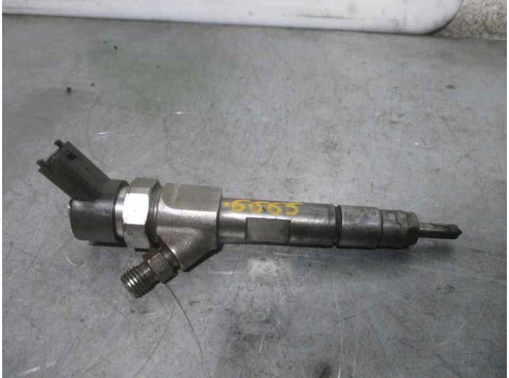 Recambio de inyector para volvo v40 familiar 1.9 diesel cat referencia OEM IAM 8200100272 0445110110B BOSCH