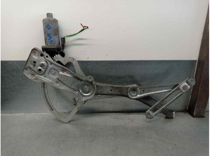 Recambio de elevalunas delantero izquierdo para mercedes-benz clase c (w202) berlina 2.3 compresor cat referencia OEM IAM A20272