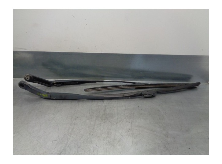 Recambio de brazo limpia delantero derecho para opel meriva a 1.6 16v referencia OEM IAM 13139725 13140019 