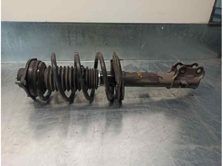 Replacement right front shock absorber for Hyundai ix35 1.7 CRDi cat OEM IAM reference 546602Y360 