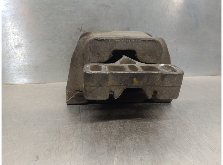 Replacement left engine mount for Seat Toledo (1M2) 1.9 TDI OEM IAM reference 1J0199555 1J0199555 