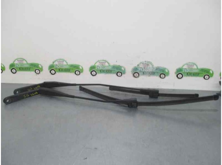 Replacement front left wiper arm for Ford Focus Lim. (CB4) 1.6 16V CAT OEM IAM reference 4M517526AC 4M517526CC 
