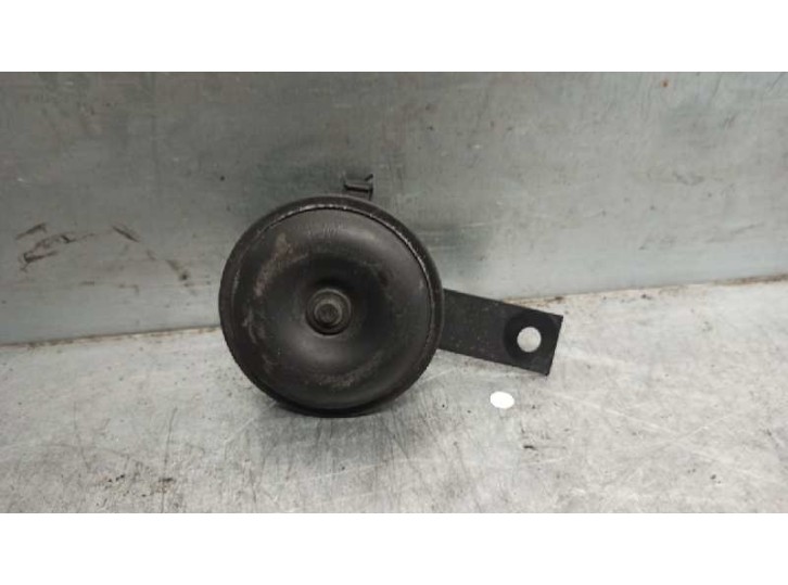 Replacement horn for Nissan Micra (K13) 1.2 CAT OEM IAM reference 