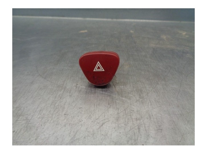Replacement hazard warning switch for Citroën C3 1.6 16V CAT (NFU / TU5JP4) OEM IAM reference 
