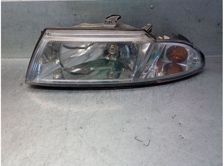 Recambio de faro izquierdo para mitsubishi carisma (da_) 1.8 gdi (da2a) referencia OEM IAM 15157700 15157700 