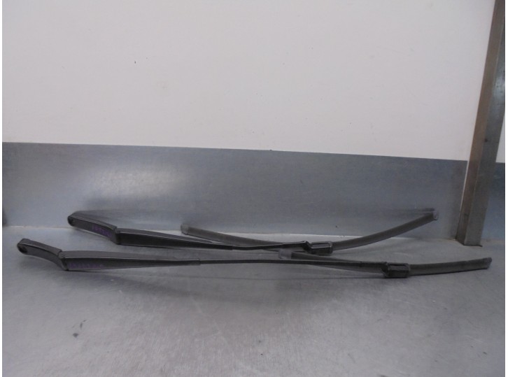 Recambio de brazo limpia delantero derecho para seat ateca (5fp) referencia OEM IAM 576955409A 576955410A 