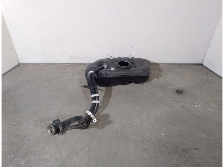 Recambio de deposito combustible para toyota yaris (_p13_) 1.5 (nsp131_) referencia OEM IAM 770010D160 770010D160 