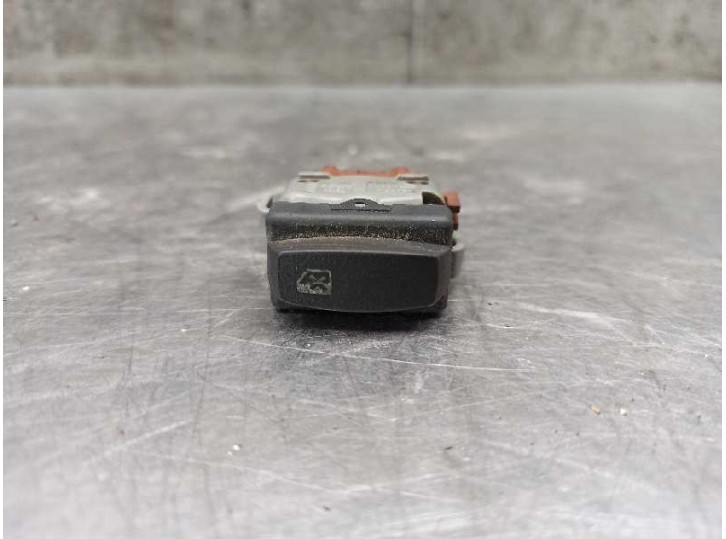 Recambio de mando para renault megane grand tour 1.9 referencia OEM IAM 8200364795  