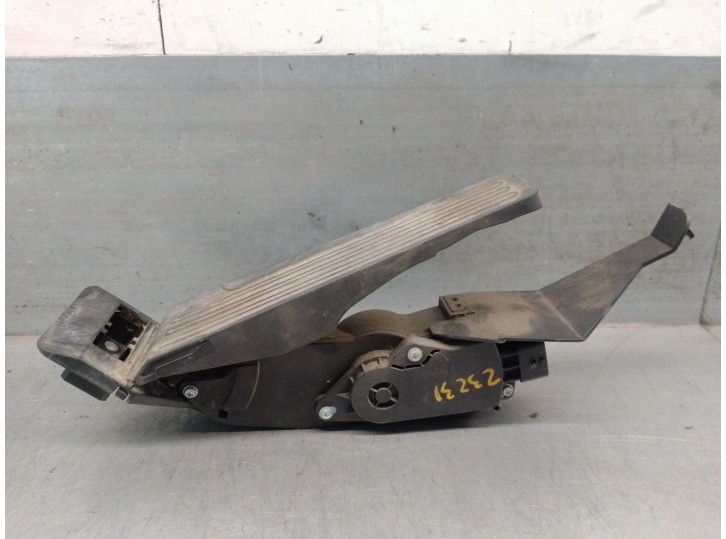 Recambio de potenciometro pedal para infiniti ex 30d referencia OEM IAM 180021BA0B  BOSCH