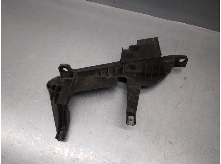 Recambio de soporte faro derecho para bmw x3 (e83) 3.0 turbodiesel cat referencia OEM IAM 1301073025  