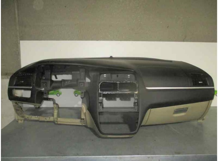 Recambio de salpicadero para fiat linea (323_, 110_) 1.4 t-jet (323axc1a) referencia OEM IAM NEGRO Y BEIGE 