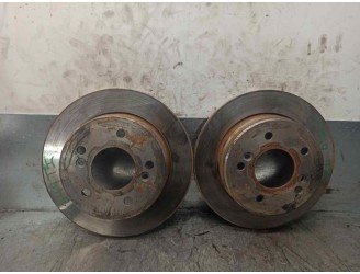 Replacement rear brake disc for Mercedes-Benz C-Class (W202) saloon 2.0 16V CAT OEM IAM reference 