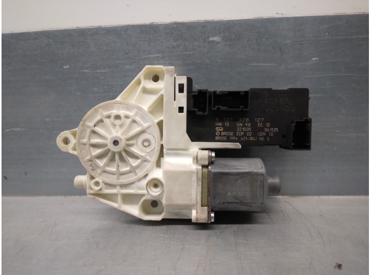 Recambio de motor elevalunas delantero derecho para peugeot 407 st confort pack referencia OEM IAM 1137328127 32 PINES 4 PUERTAS