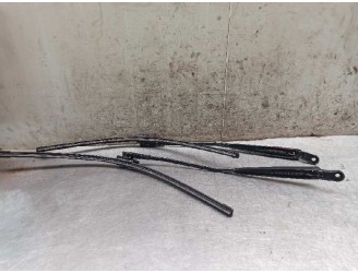 Recambio de brazo limpia delantero derecho para renault modus 1.5 dci diesel referencia OEM IAM 8200360824A  