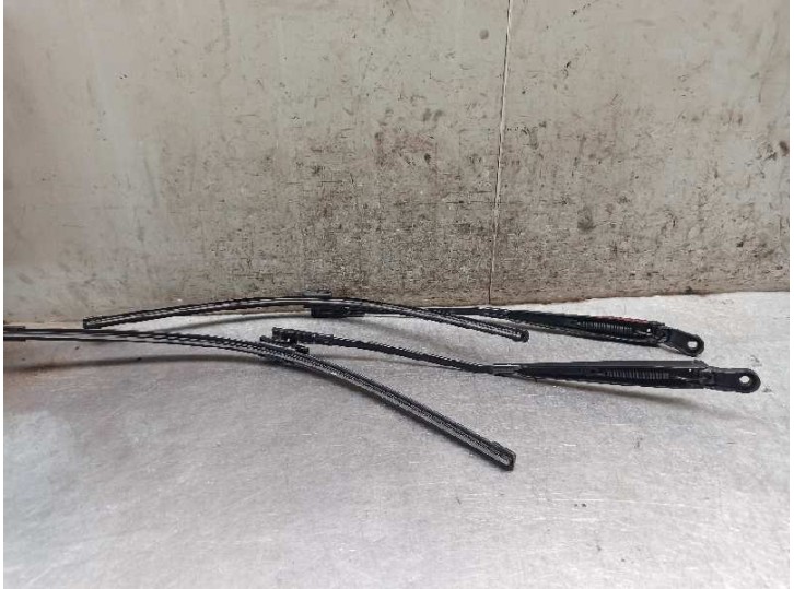 Recambio de brazo limpia delantero derecho para renault modus 1.5 dci diesel referencia OEM IAM 8200360824A  