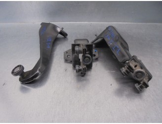 Recambio de soporte / guia puerta corredera para peugeot partner kombi 1.6 blue-hdi fap referencia OEM IAM 9680486780 9680486880