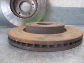 Replacement front brake disc for Kia Cee'd 2.0 CRDi OEM IAM reference 919172621 0986479460 BOSCH