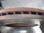 Replacement front brake disc for Kia Cee'd 2.0 CRDi OEM IAM reference 919172621 0986479460 BOSCH