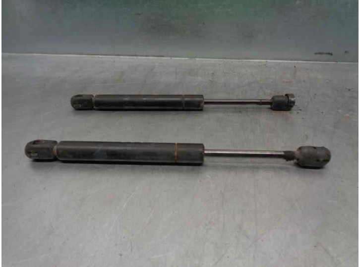 Replacement boot / tailgate shock absorbers for Nissan Primera saloon (P12) 2.2 16V turbodiesel CAT OEM IAM reference 84430A
